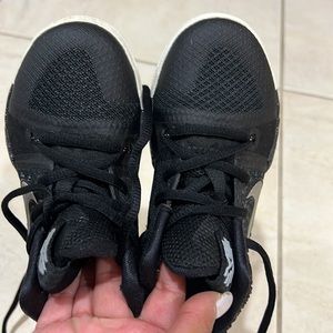 KE Kyrie 3 (PS) Basketball Shoes sz 11C Black White Crossover Pre-School 11